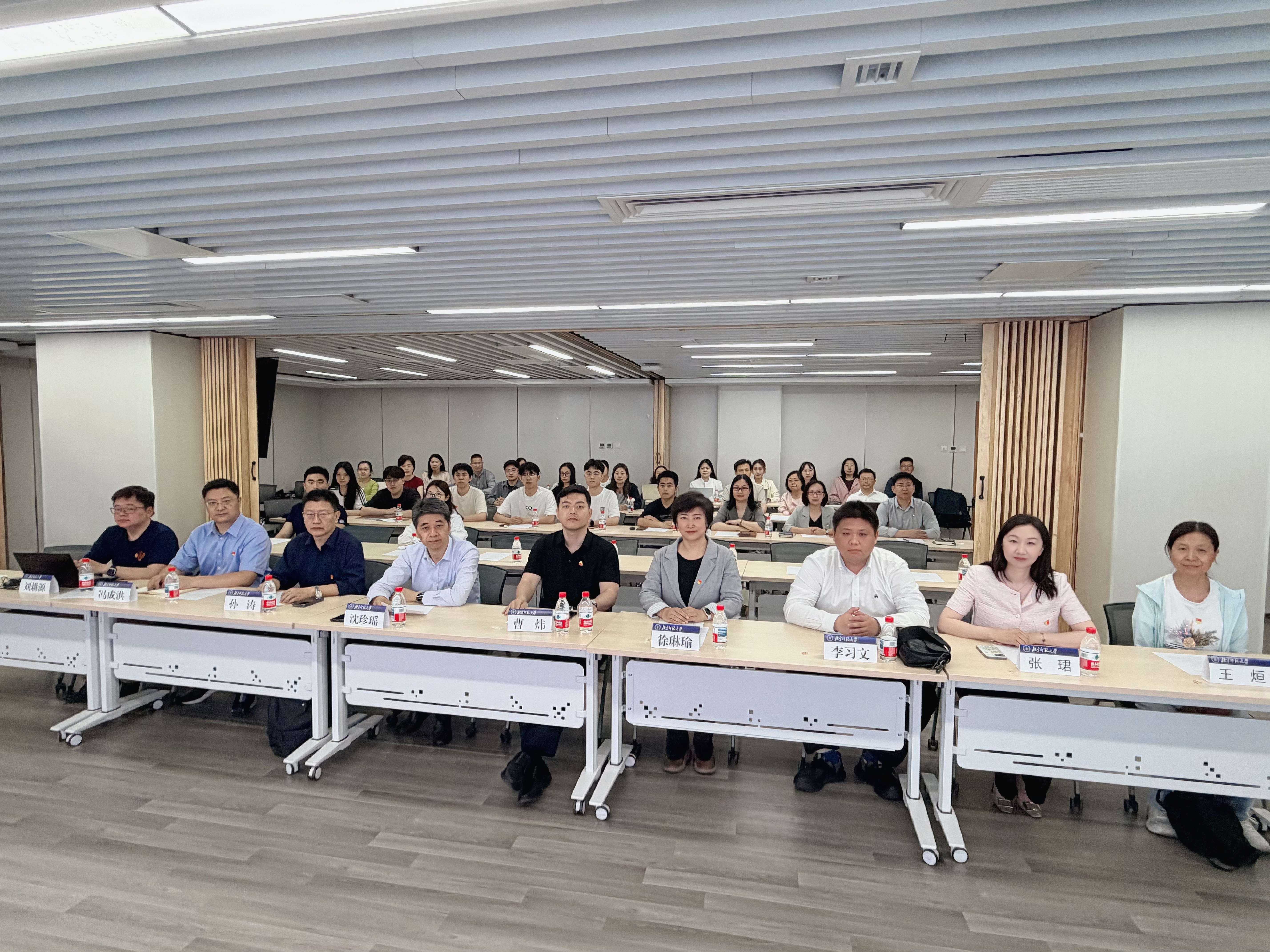优化合影照(1).jpg